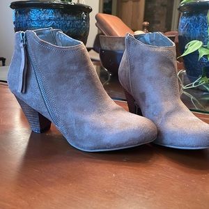 XoXo tan suede booties, 8.5